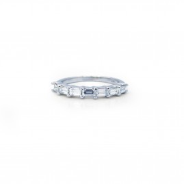 This is a picture of a Horizontal Baguette Diamond Eternity Band
