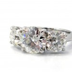 This is a picture of a Platinum Three Stone Round Diamond Engagement Ring